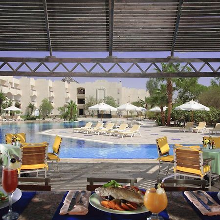 Naama Bay Promenade Beach Resort Managed By Accor Sharm el Sheikh Ristorante foto The pool at the Hilton Tel Aviv