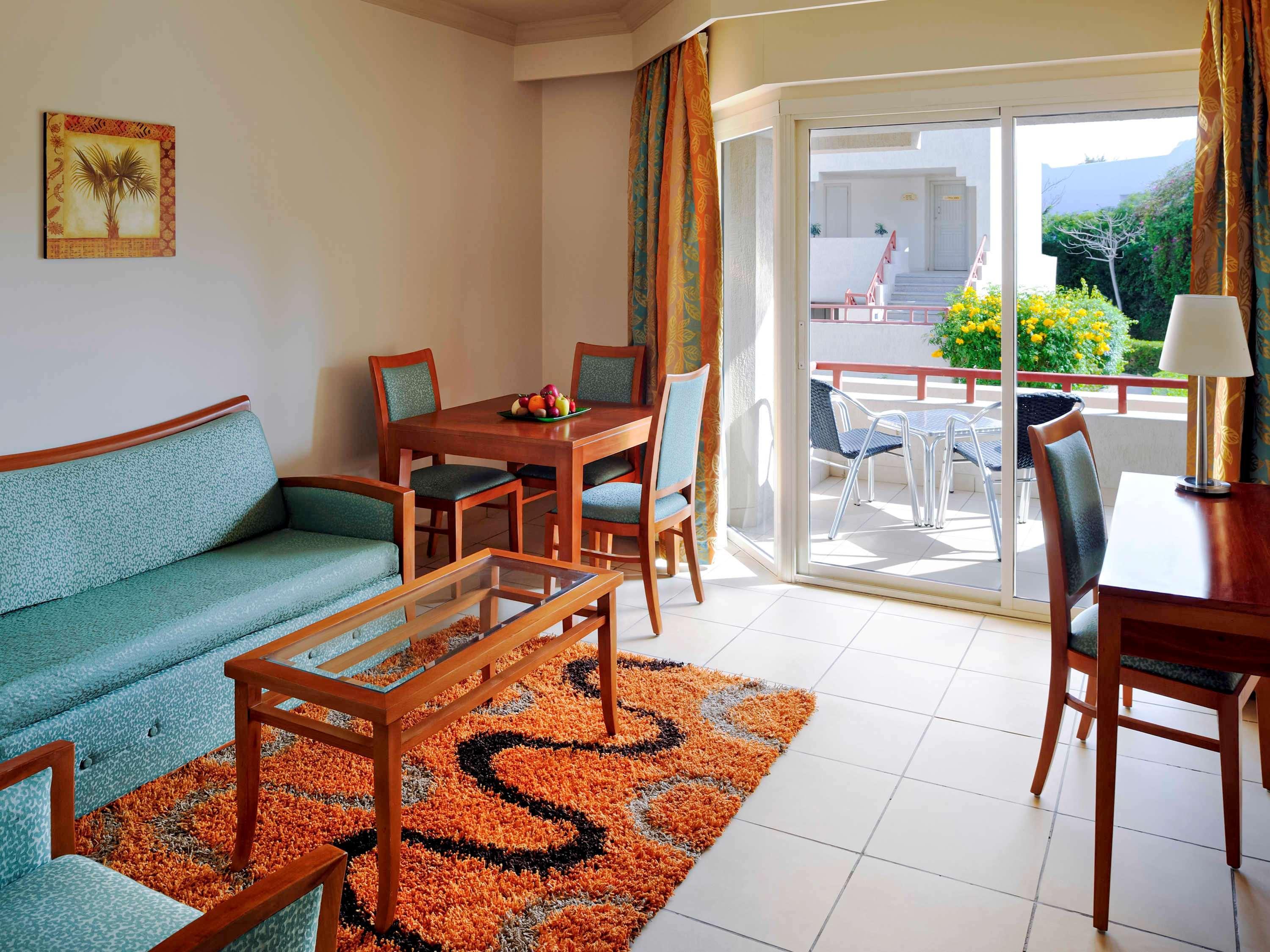 Naama Bay Promenade Beach Resort Managed By Accor Sharm el Sheikh Esterno foto A typical hotel room
