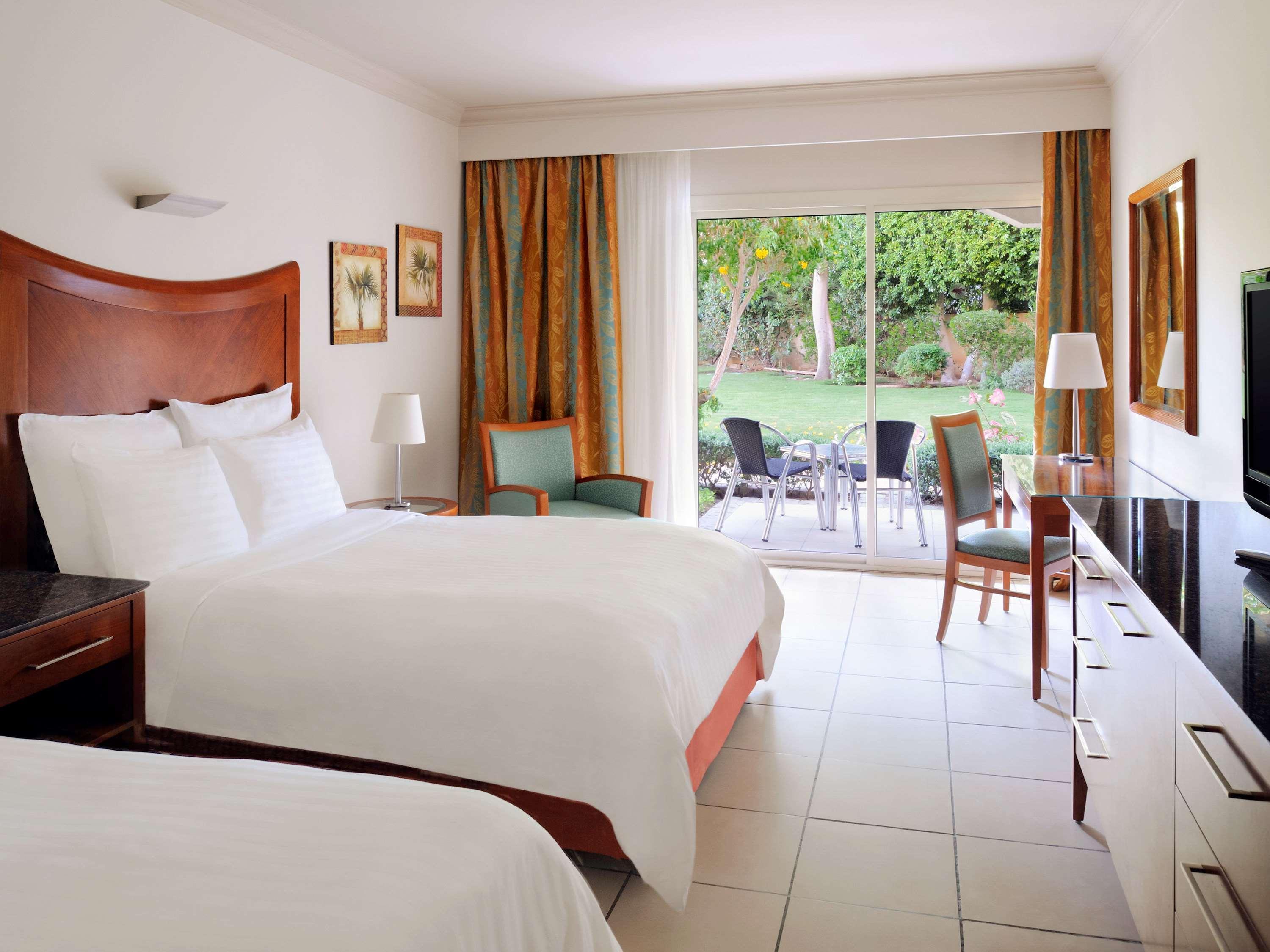 Naama Bay Promenade Beach Resort Managed By Accor Sharm el Sheikh Esterno foto A room at the Hilton San Francisco Airport
