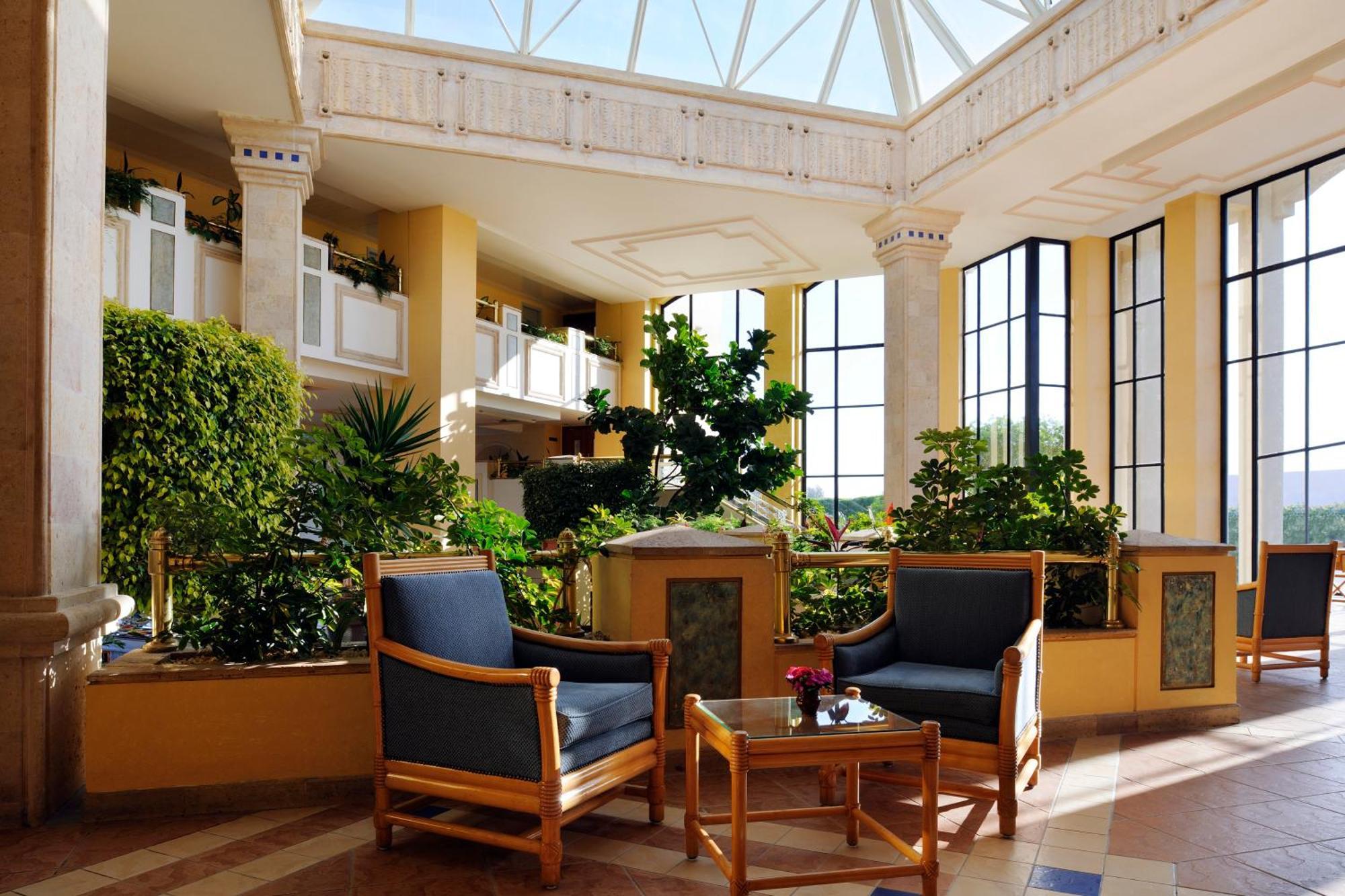 Naama Bay Promenade Beach Resort Managed By Accor Sharm el Sheikh Esterno foto Interior of the hotel