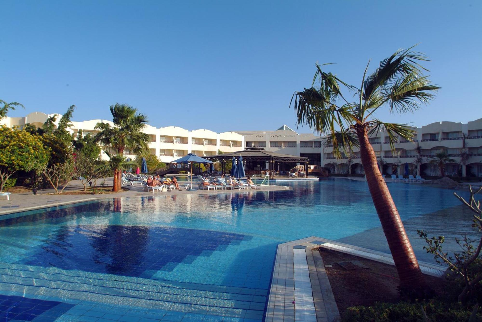 Naama Bay Promenade Beach Resort Managed By Accor Sharm el Sheikh Esterno foto A pool at a hotel in Crete, Greece