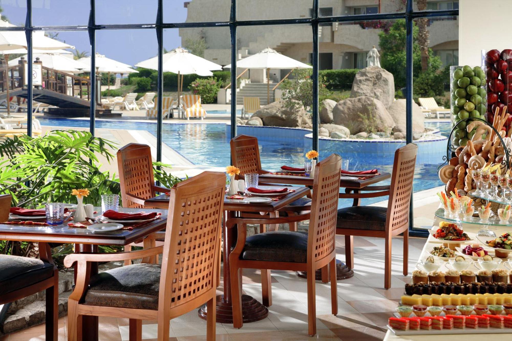 Naama Bay Promenade Beach Resort Managed By Accor Sharm el Sheikh Esterno foto The pool at the Grand Hotel