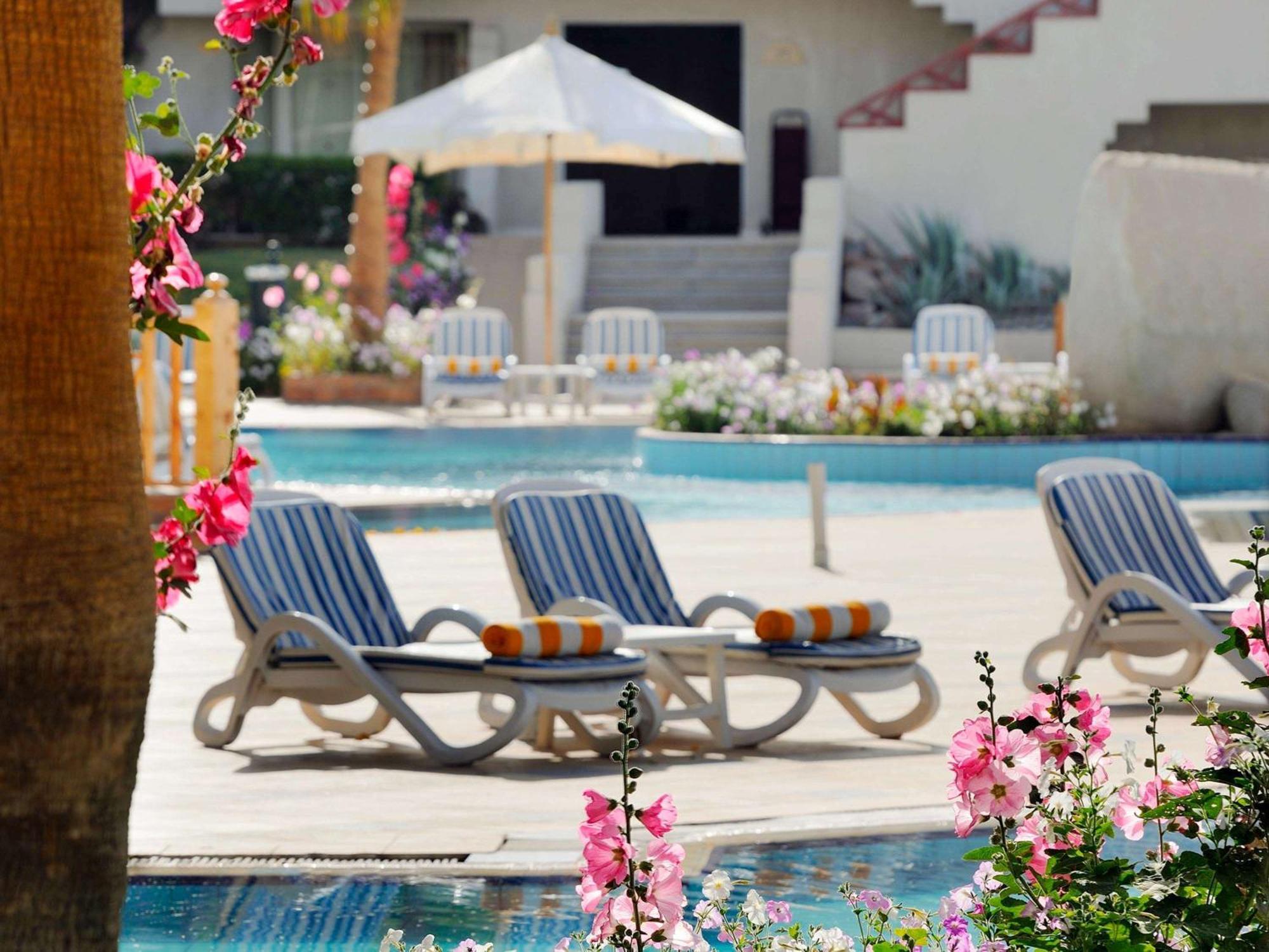 Naama Bay Promenade Beach Resort Managed By Accor Sharm el Sheikh Esterno foto Pool at the hotel