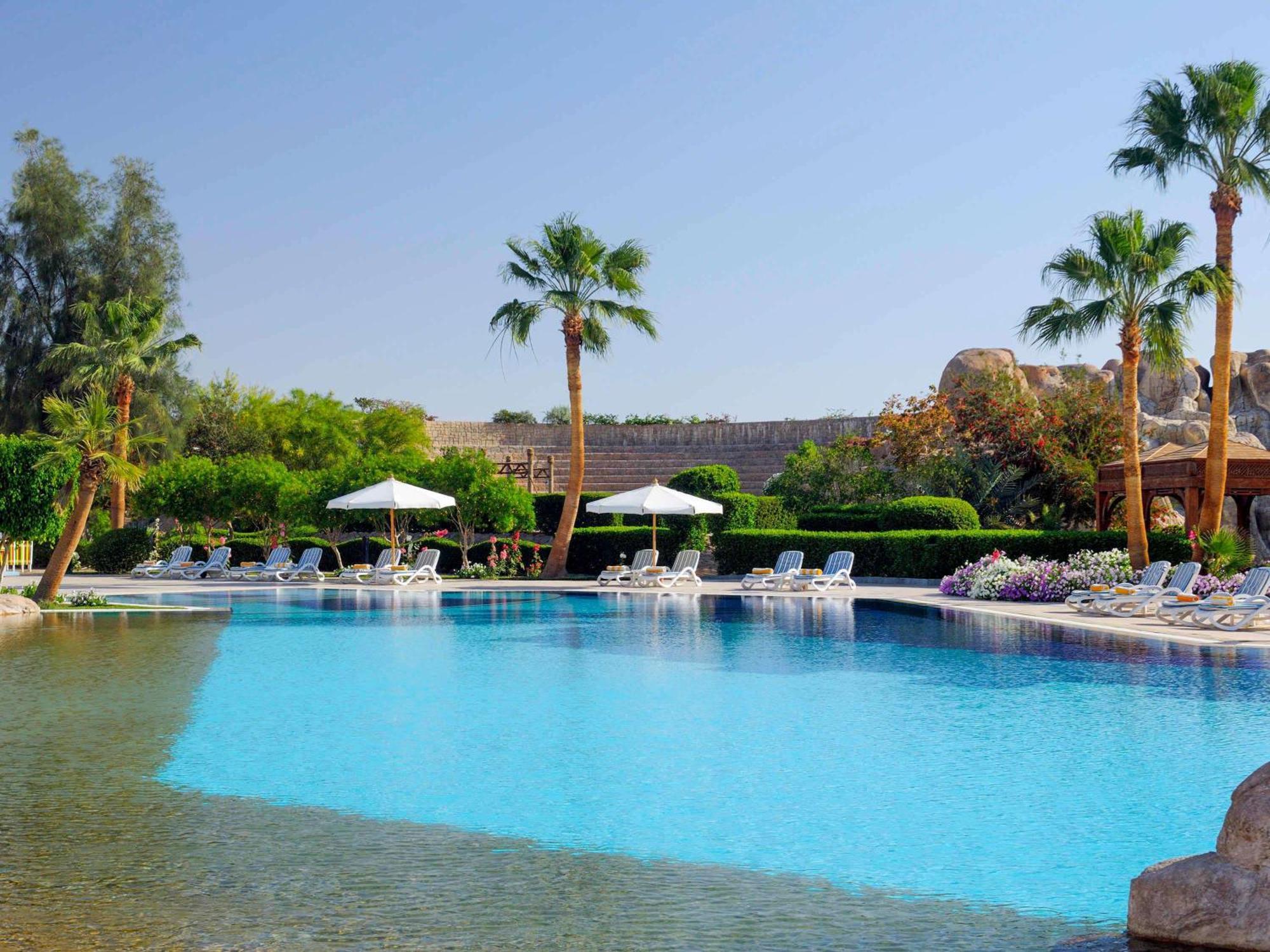 Naama Bay Promenade Beach Resort Managed By Accor Sharm el Sheikh Esterno foto Hilton Luxor Resort