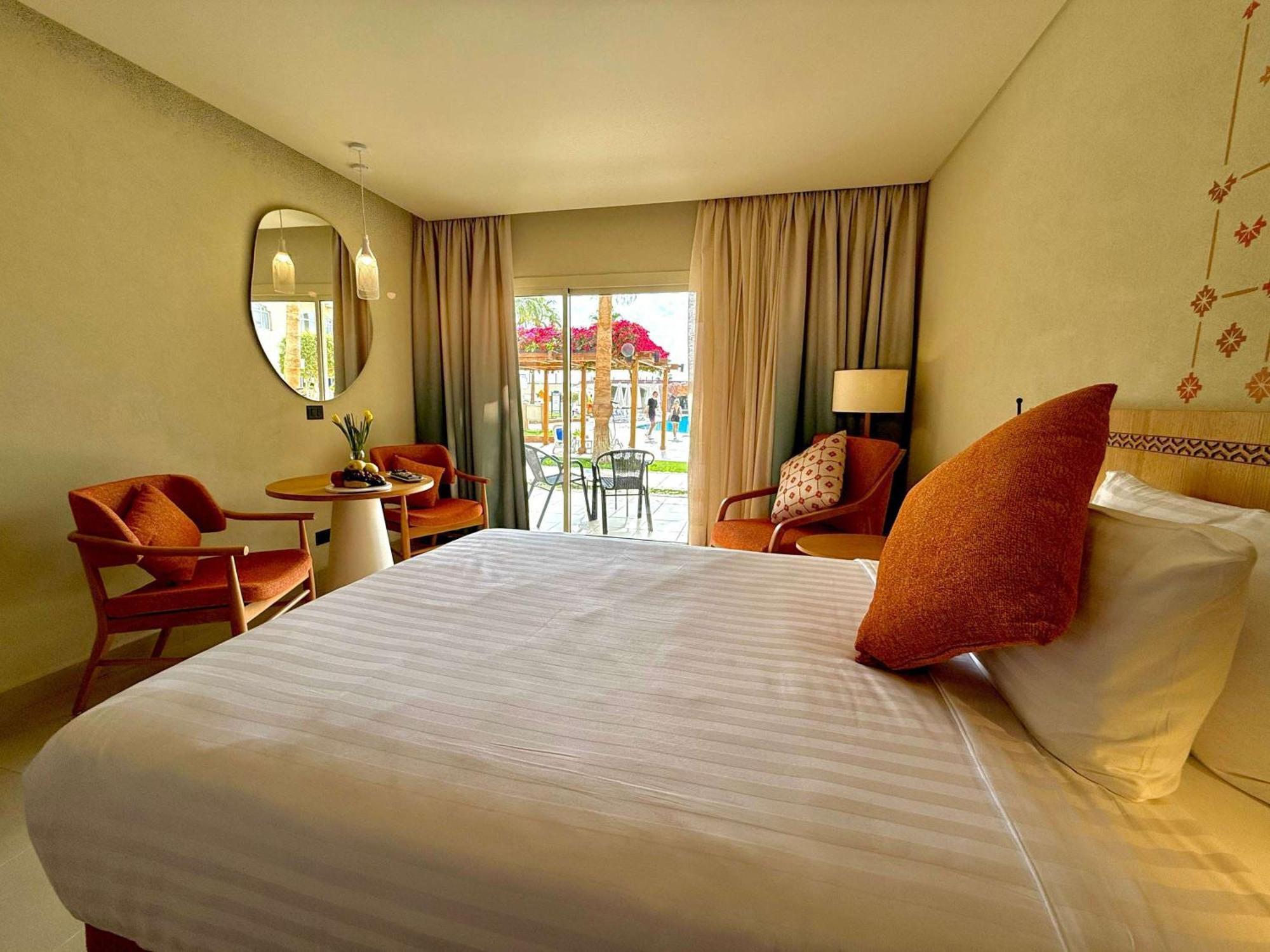 Naama Bay Promenade Beach Resort Managed By Accor Sharm el Sheikh Esterno foto Deluxe room