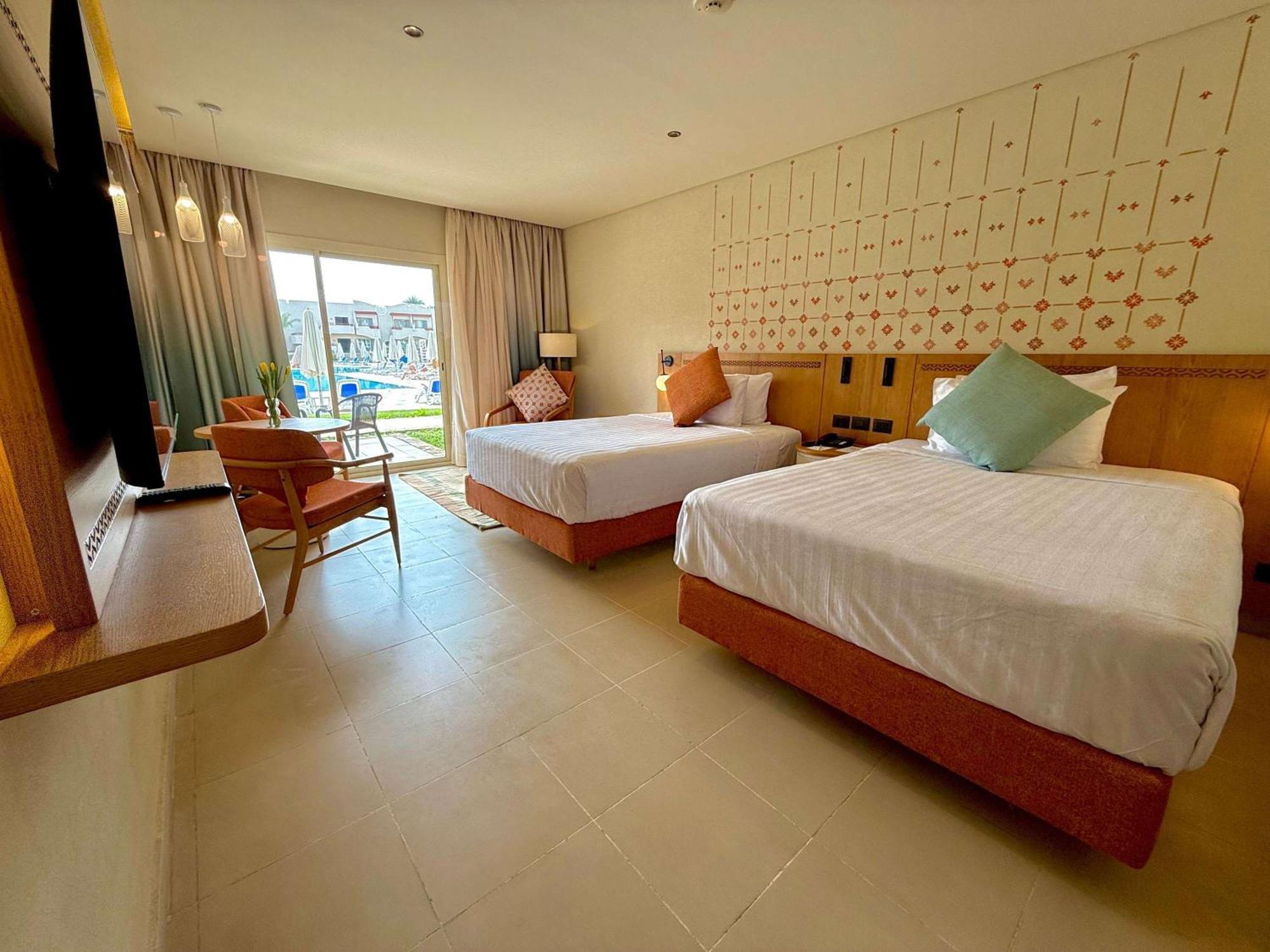 Naama Bay Promenade Beach Resort Managed By Accor Sharm el Sheikh Esterno foto Deluxe room at the hotel