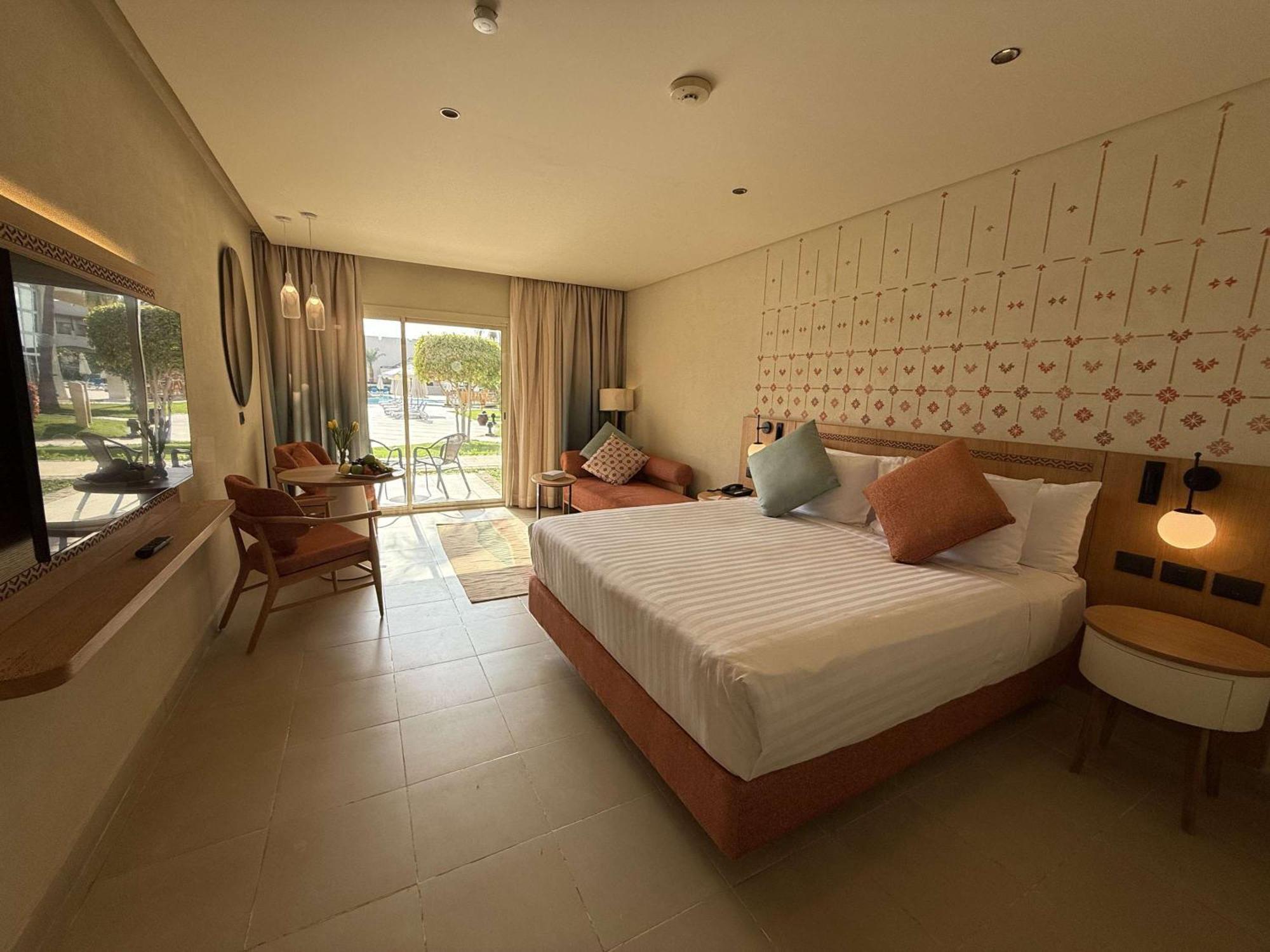 Naama Bay Promenade Beach Resort Managed By Accor Sharm el Sheikh Esterno foto Deluxe room