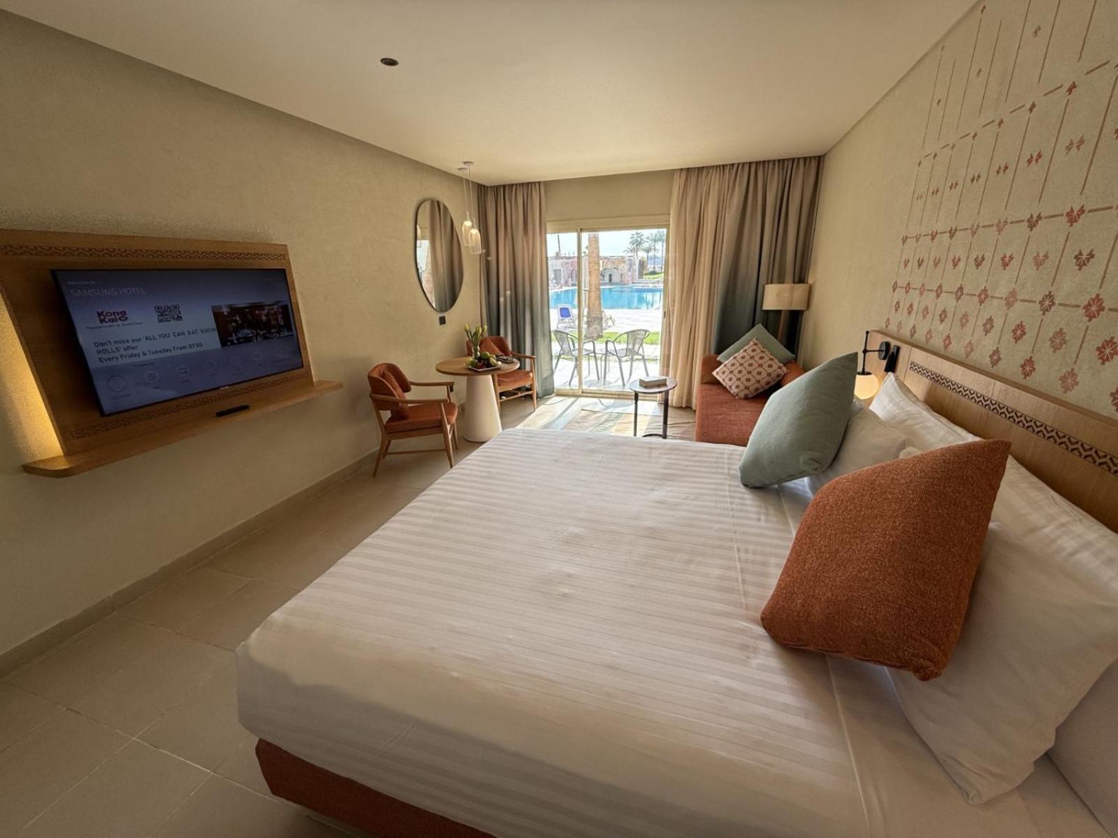 Naama Bay Promenade Beach Resort Managed By Accor Sharm el Sheikh Esterno foto Deluxe room at the hotel