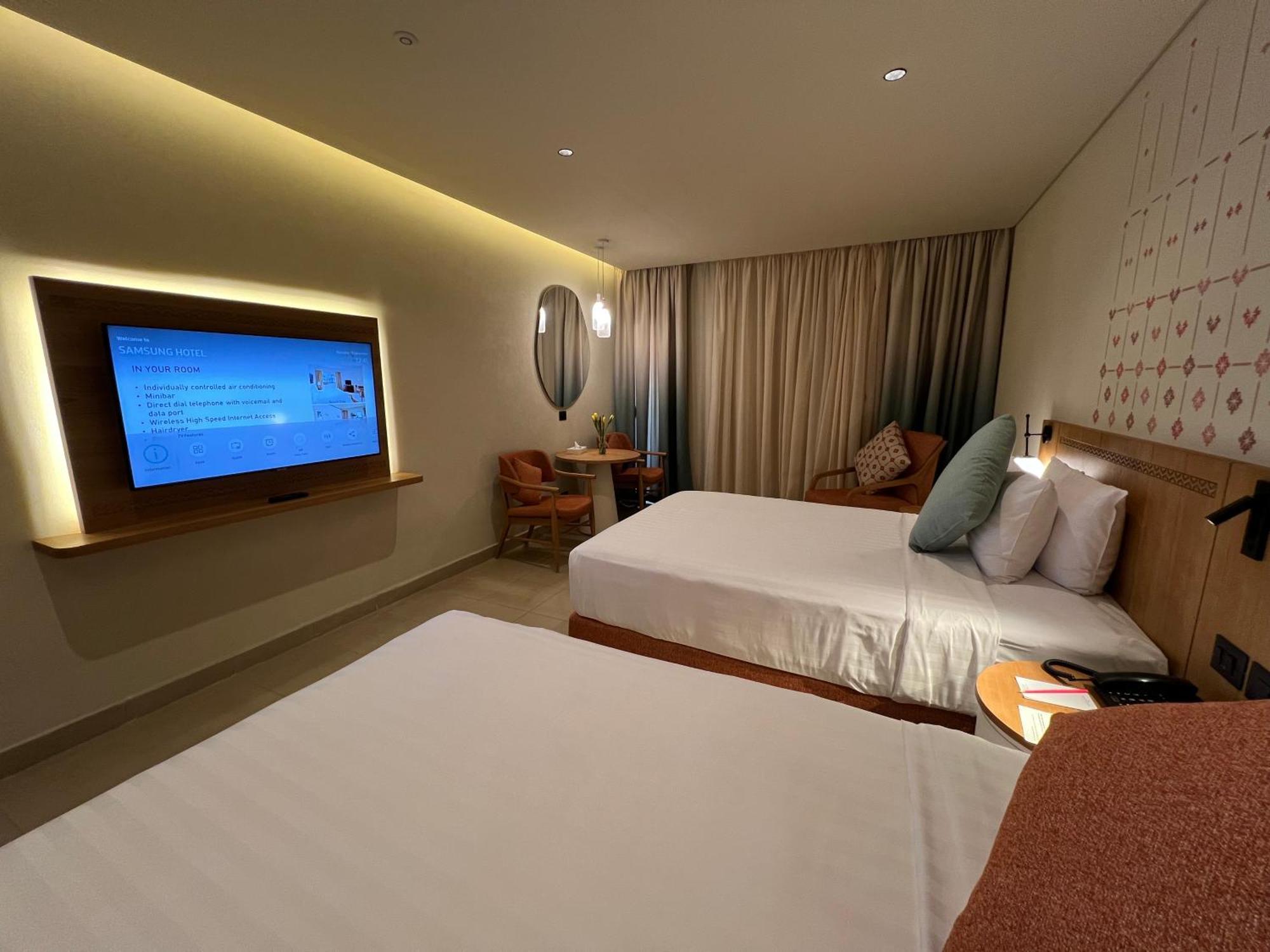 Naama Bay Promenade Beach Resort Managed By Accor Sharm el Sheikh Esterno foto A room at the hotel