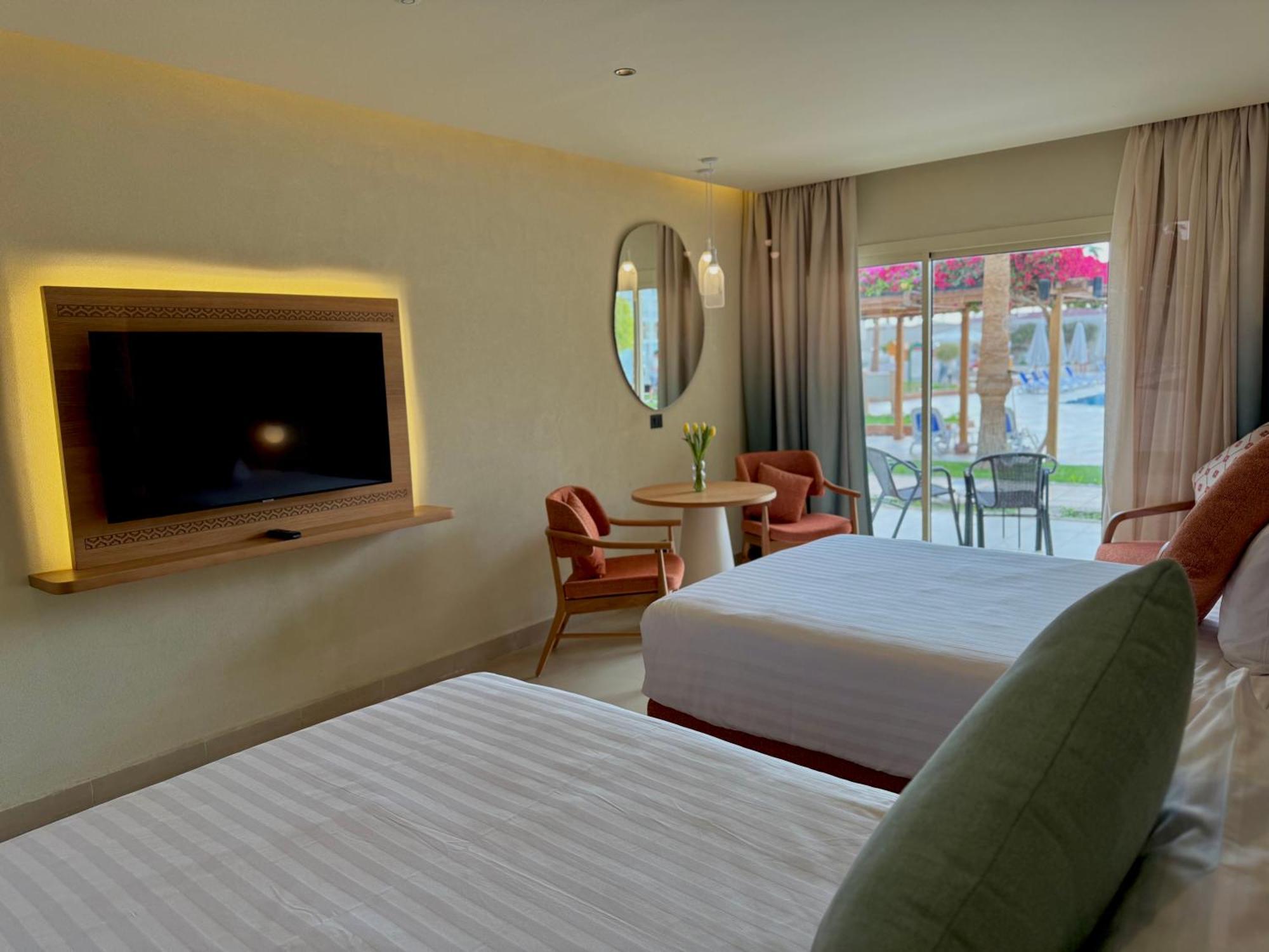Naama Bay Promenade Beach Resort Managed By Accor Sharm el Sheikh Esterno foto Deluxe room