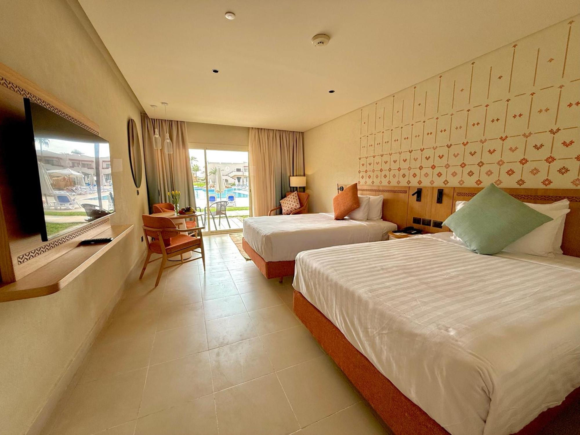 Naama Bay Promenade Beach Resort Managed By Accor Sharm el Sheikh Esterno foto Deluxe room