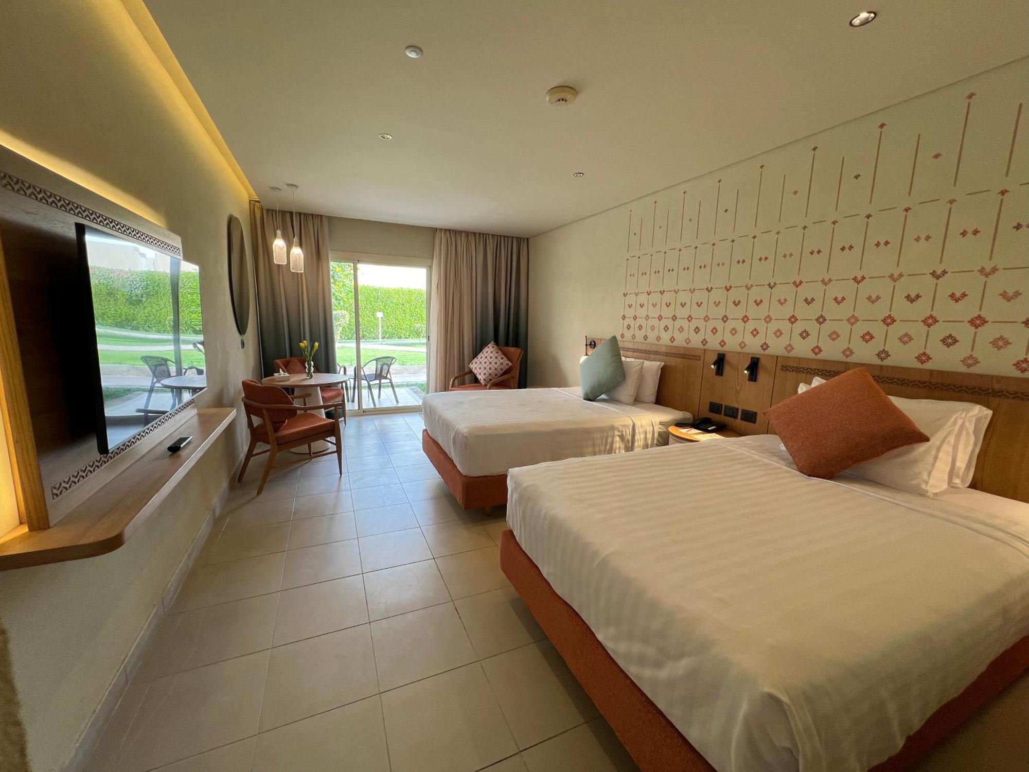 Naama Bay Promenade Beach Resort Managed By Accor Sharm el Sheikh Esterno foto Deluxe room